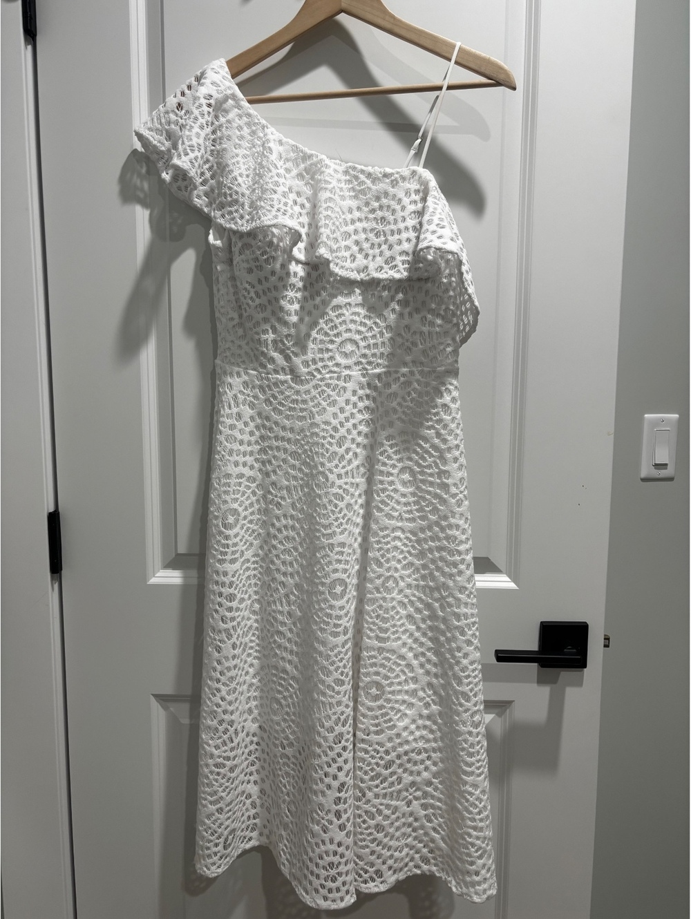 • Lilly Pulitzer Callisto One-Shoulder White Lace Midi Dress Size 8